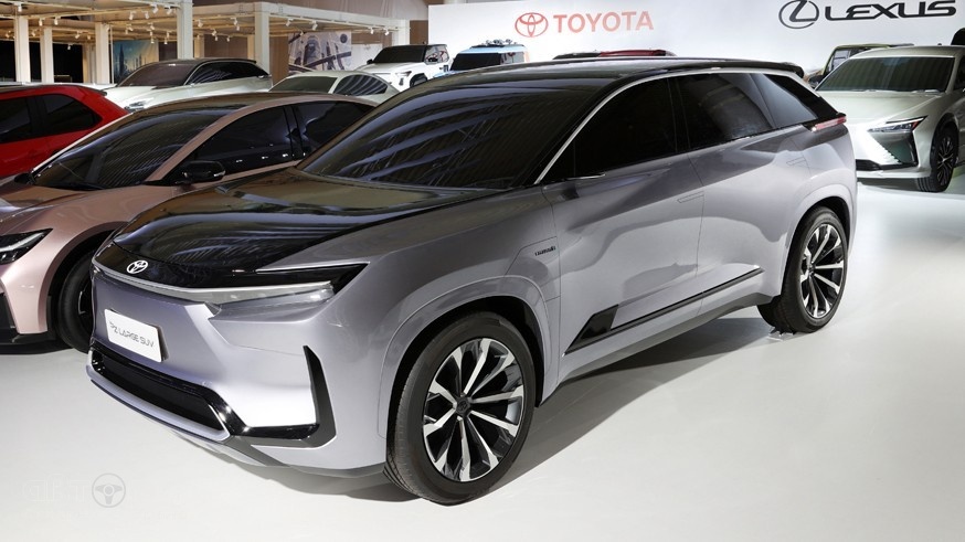 Toyota готовит альтернативу Highlander: первое изображение кроссовера bZ5X